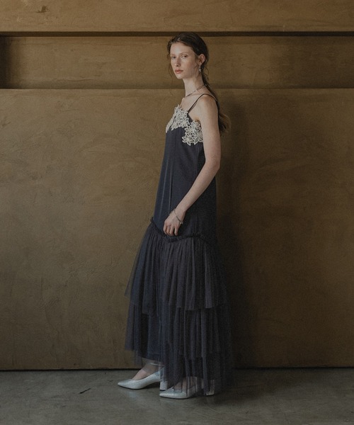 et.UNiVER(エトユニベール)の「Layered tulle dress(ドレス・レディース・カーキブラウン/ブルー/ブラック・SMALL/MEDIUM/LARGE)」の10枚目の写真
