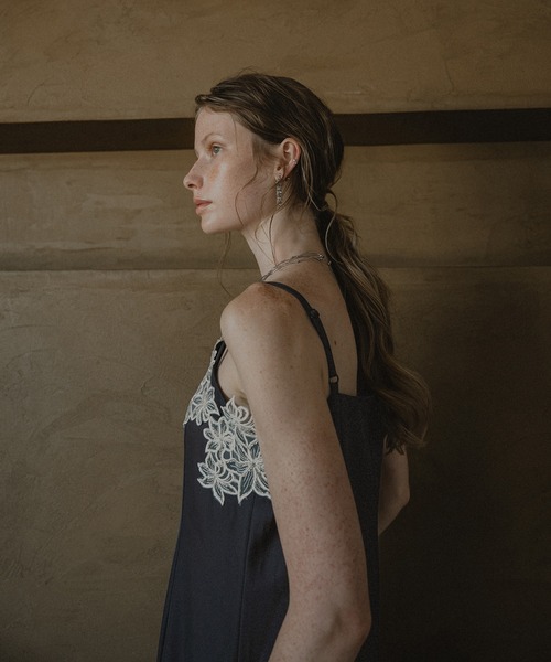 et.UNiVER(エトユニベール)の「Layered tulle dress(ドレス・レディース・カーキブラウン/ブルー/ブラック・SMALL/MEDIUM/LARGE)」の20枚目の写真