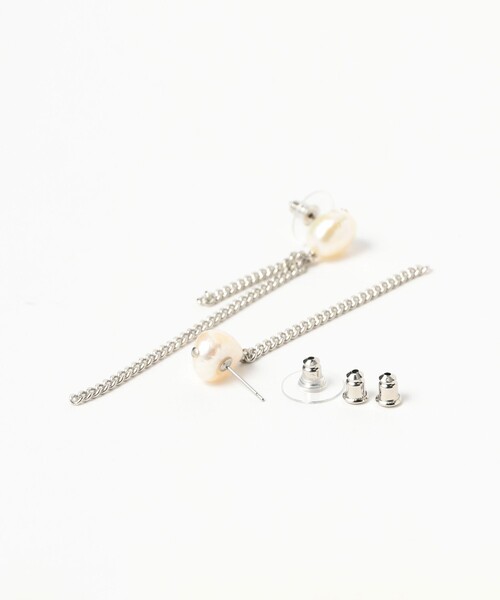 Ray BEAMS(レイビームス)の「フリンジチェーン 淡水パール ピアス(ピアス(両耳用)・レディース・シルバー・ONE SIZE)」の3枚目の写真