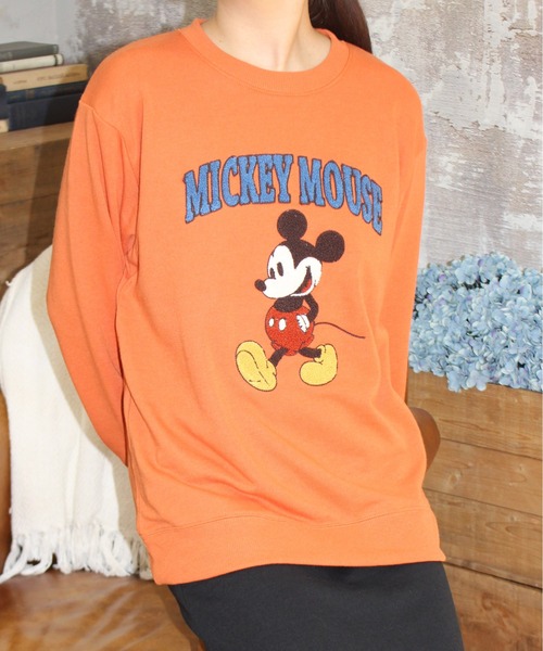 Disney(ディズニー)の「【DISNEY/ディズニー】ミッキーマウス・ベイマックス 裏毛サガラ刺繍スウェット(BOXシルエット)(スウェット・レディース・ダークグレー/ダークグリーン/オレンジ/ベージュ・LARGE/MEDIUM)」の4枚目の写真