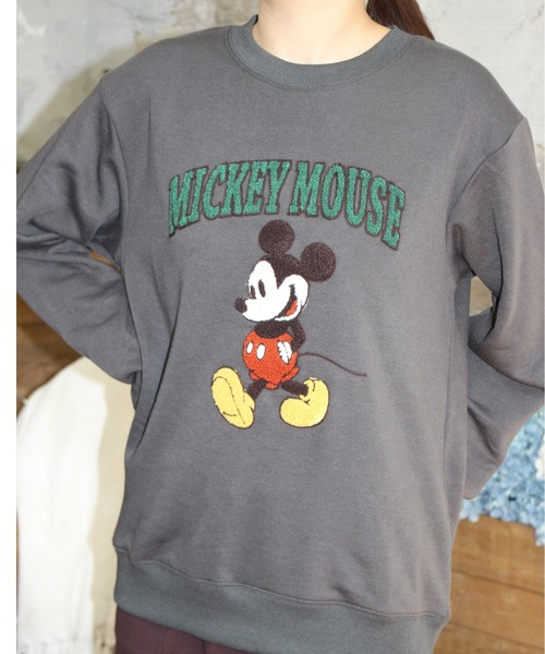 Disney(ディズニー)の「【DISNEY/ディズニー】ミッキーマウス・ベイマックス 裏毛サガラ刺繍スウェット(BOXシルエット)(スウェット・レディース・ダークグレー/ダークグリーン/オレンジ/ベージュ・LARGE/MEDIUM)」の1枚目の写真