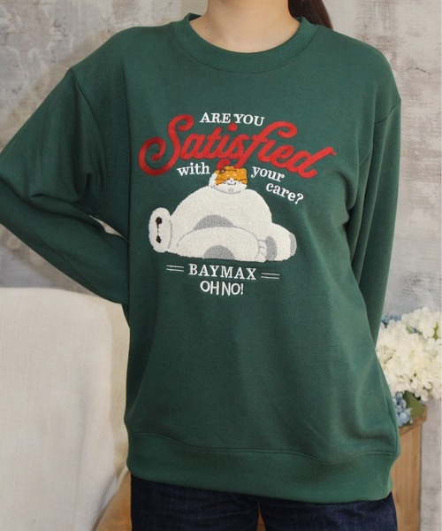 Disney(ディズニー)の「【DISNEY/ディズニー】ミッキーマウス・ベイマックス 裏毛サガラ刺繍スウェット(BOXシルエット)(スウェット・レディース・ダークグレー/ダークグリーン/オレンジ/ベージュ・LARGE/MEDIUM)」の3枚目の写真