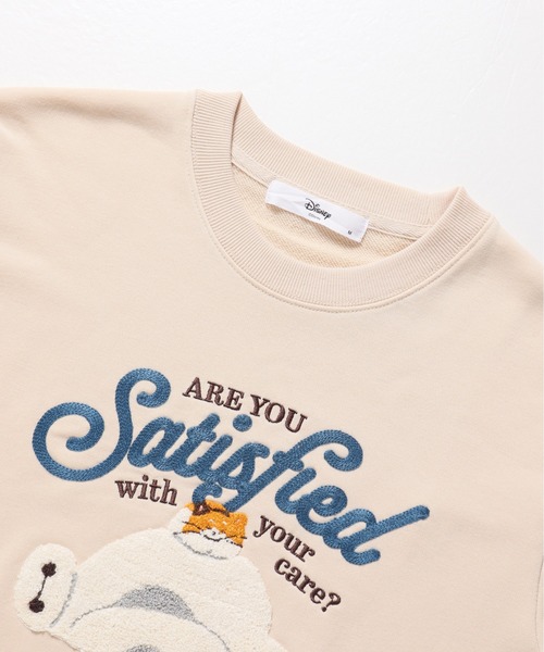 Disney(ディズニー)の「【DISNEY/ディズニー】ミッキーマウス・ベイマックス 裏毛サガラ刺繍スウェット(BOXシルエット)(スウェット・レディース・ダークグレー/ダークグリーン/オレンジ/ベージュ・LARGE/MEDIUM)」の13枚目の写真