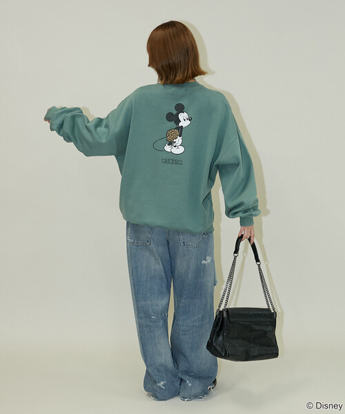 Disney(ディズニー)の「PUBLUX/パブリュクス 別注 MICKEY MOUCE GRAPHIC SWEAT/ミッキーマウスプリントスウェット(限定展開)(スウェット・メンズ・オリーブ/ライトグレー/チャコールグレー・LARGE/MEDIUM/SMALL)」の8枚目の写真