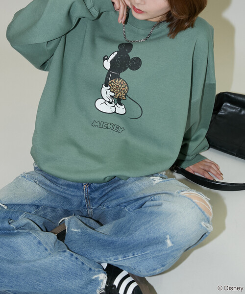 Disney(ディズニー)の「PUBLUX/パブリュクス 別注 MICKEY MOUCE GRAPHIC SWEAT/ミッキーマウスプリントスウェット(限定展開)(スウェット・メンズ・オリーブ/ライトグレー/チャコールグレー・LARGE/MEDIUM/SMALL)」の10枚目の写真