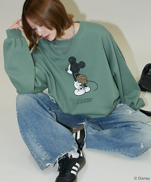 Disney(ディズニー)の「PUBLUX/パブリュクス 別注 MICKEY MOUCE GRAPHIC SWEAT/ミッキーマウスプリントスウェット(限定展開)(スウェット・メンズ・オリーブ/ライトグレー/チャコールグレー・LARGE/MEDIUM/SMALL)」の11枚目の写真