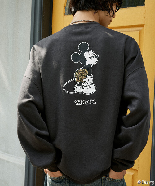 Disney(ディズニー)の「PUBLUX/パブリュクス 別注 MICKEY MOUCE GRAPHIC SWEAT/ミッキーマウスプリントスウェット(限定展開)(スウェット・メンズ・オリーブ/ライトグレー/チャコールグレー・LARGE/MEDIUM/SMALL)」の14枚目の写真