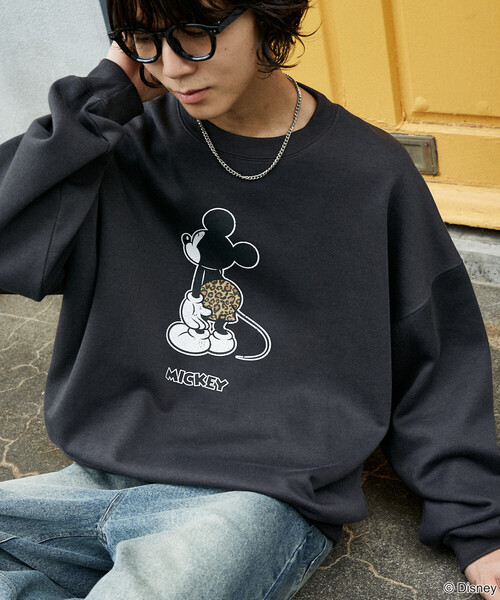Disney(ディズニー)の「PUBLUX/パブリュクス 別注 MICKEY MOUCE GRAPHIC SWEAT/ミッキーマウスプリントスウェット(限定展開)(スウェット・メンズ・オリーブ/ライトグレー/チャコールグレー・LARGE/MEDIUM/SMALL)」の20枚目の写真