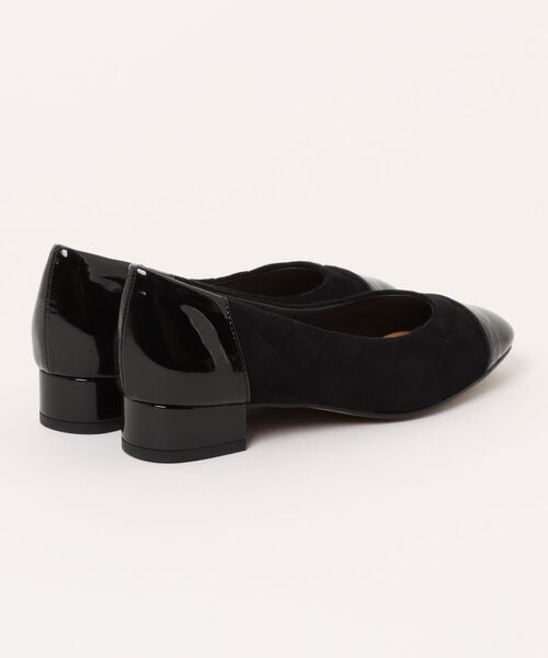 J&M Davidson(ジェイアンドエムデヴィッドソン)の「トゥーキャップキルティングパンプス(パンプス・レディース・ブラック/グレー・23.0cm/23.5cm/24.0cm/24.5cm/22.5cm)」の3枚目の写真