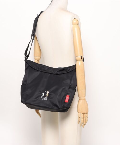 Manhattan Portage(マンハッタンポーテージ)の「BED-STUY SHOULDER BAG FLIGHT NYLON BACKING PEANUTS 25(ショルダーバッグ・レディース・ブラック・MEDIUM)」の22枚目の写真