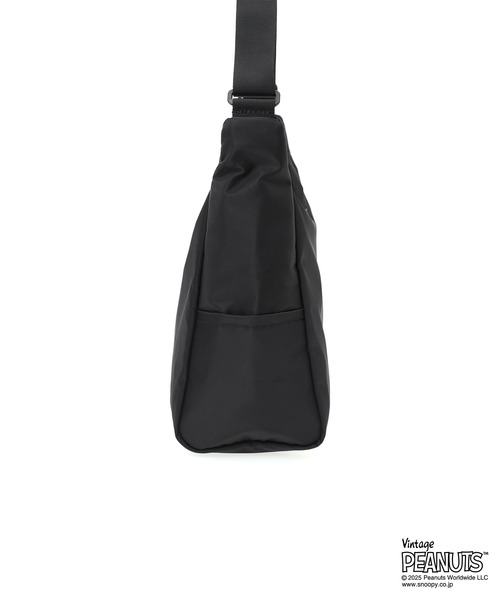 Manhattan Portage(マンハッタンポーテージ)の「BED-STUY SHOULDER BAG FLIGHT NYLON BACKING PEANUTS 25(ショルダーバッグ・レディース・ブラック・MEDIUM)」の8枚目の写真
