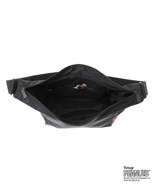 Manhattan Portage(マンハッタンポーテージ)の「BED-STUY SHOULDER BAG FLIGHT NYLON BACKING PEANUTS 25(ショルダーバッグ・レディース・ブラック・MEDIUM)」の11枚目の写真