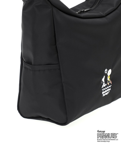 Manhattan Portage(マンハッタンポーテージ)の「BED-STUY SHOULDER BAG FLIGHT NYLON BACKING PEANUTS 25(ショルダーバッグ・レディース・ブラック・MEDIUM)」の13枚目の写真