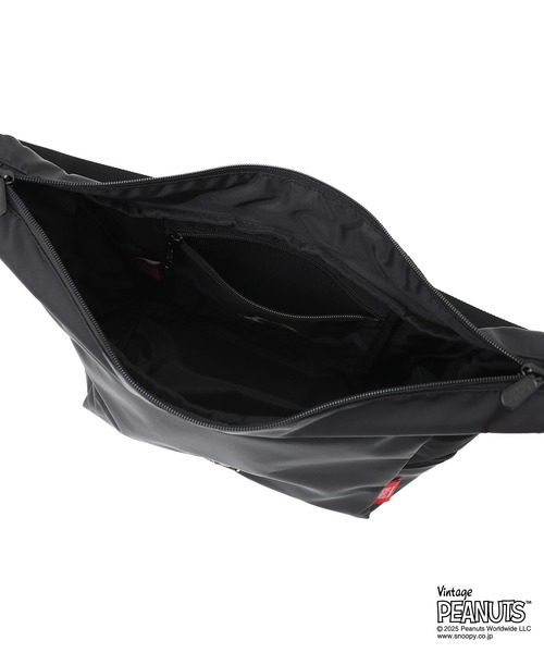 Manhattan Portage(マンハッタンポーテージ)の「BED-STUY SHOULDER BAG FLIGHT NYLON BACKING PEANUTS 25(ショルダーバッグ・レディース・ブラック・MEDIUM)」の14枚目の写真