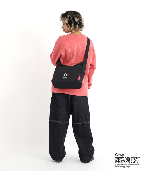 Manhattan Portage(マンハッタンポーテージ)の「BED-STUY SHOULDER BAG FLIGHT NYLON BACKING PEANUTS 25(ショルダーバッグ・レディース・ブラック・MEDIUM)」の5枚目の写真