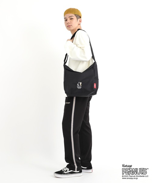 Manhattan Portage(マンハッタンポーテージ)の「BED-STUY SHOULDER BAG FLIGHT NYLON BACKING PEANUTS 25(ショルダーバッグ・レディース・ブラック・MEDIUM)」の3枚目の写真