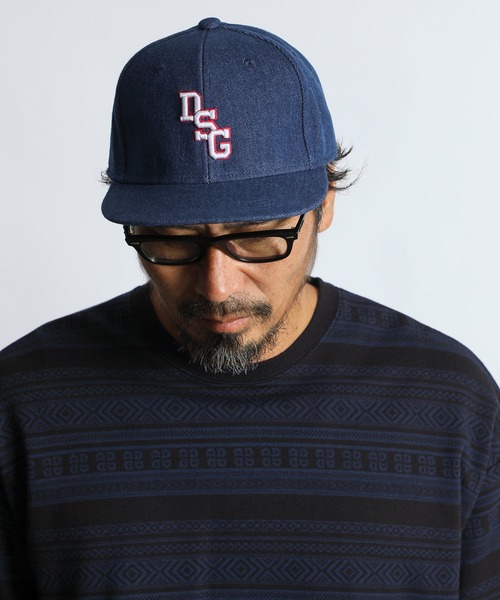 The DUFFER of ST.GEORGE（ザダファーオブセントジョージ）の「DUFFER ORIGINAL DENIM FLAT VISOR CAP：デニム フラットバイザーキャップ（キャップ・メンズ・ダークインディゴブルー/インディゴブルー・F）」の2枚目の写真