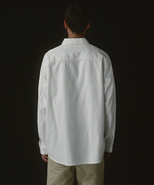 MUSINSA STANDARD（ムシンサスタンダード）の「リラックスドバックサテンシャツ[ホワイト]（シャツ/ブラウス・メンズ・その他・SMALL/MEDIUM/LARGE/X-LARGE/XX-LARGE）」の4枚目の写真