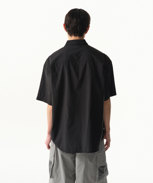MUSINSA STANDARD（ムシンサスタンダード）の「[シティレジャー] ライトウェイトナイロンオーバーサイズ半袖シャツ[ブラック]（シャツ/ブラウス・メンズ・その他・SMALL/MEDIUM/LARGE/X-LARGE/XX-LARGE）」の3枚目の写真