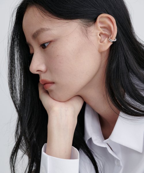 MUSINSA STANDARD WOMAN（ムシンサスタンダードウーマン）の「ウィメンズリラックスクロップシルキーシャツ[ホワイト]（シャツ/ブラウス・レディース・その他・SMALL/MEDIUM）」の3枚目の写真