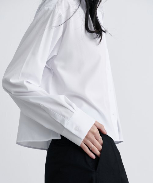 MUSINSA STANDARD WOMAN（ムシンサスタンダードウーマン）の「ウィメンズリラックスクロップシルキーシャツ[ホワイト]（シャツ/ブラウス・レディース・その他・SMALL/MEDIUM）」の4枚目の写真