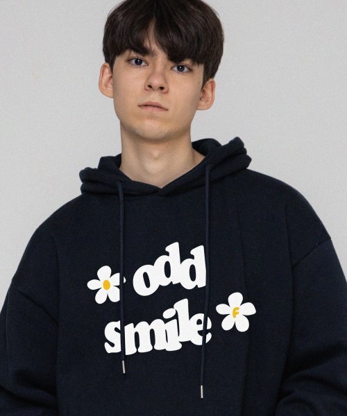 GRAVER（グレーバー）の「[ユニセックス]oddsmileロゴフラワーフードパーカー_ネイビー（パーカー・レディース・ネイビー・SMALL/MEDIUM/LARGE/X-LARGE）」の2枚目の写真