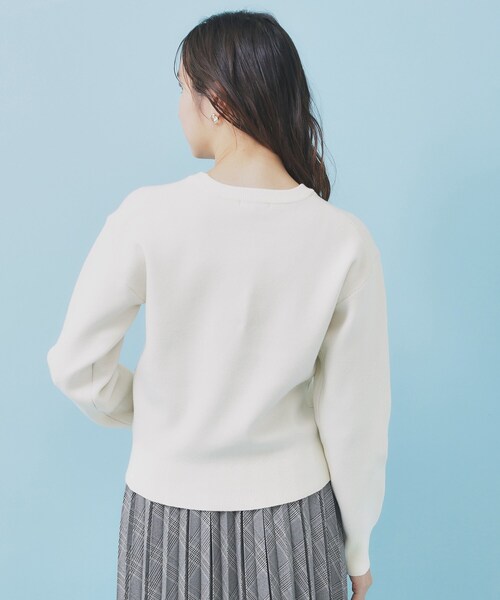 index(インデックス)の「パール調ロゴクルーネックニット【洗濯機OK】(ニット/セーター・レディース・ボルドー/オフホワイト/ブラック・36/38/40)」の18枚目の写真