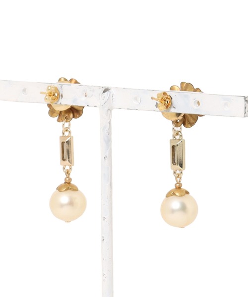 DRESSLAVE(ドレスレイブ)の「monshiro / zinnia petit pierce(ジニアプチピアス)(ピアス(両耳用)・レディース・ゴールド・FREE)」の2枚目の写真