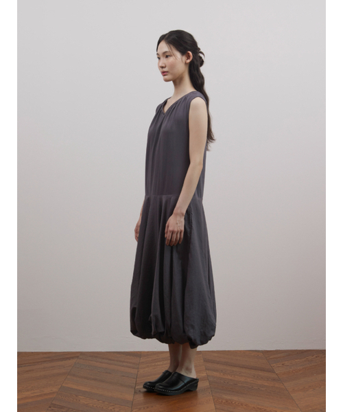 PEEVES PEEVES(フィブス フィブス)の「Shirred V-Neck Volume Dress / Deep Purple(ワンピース・レディース・その他・OS)」の2枚目の写真