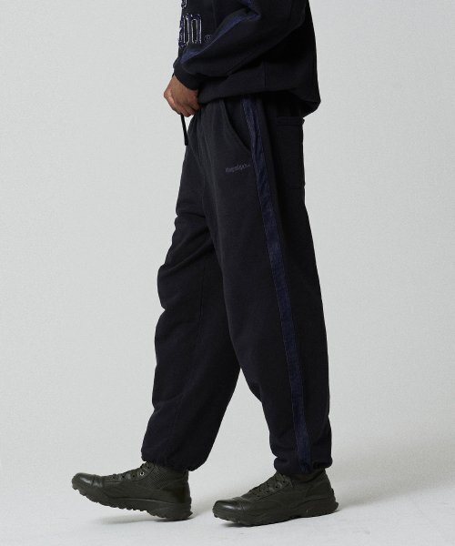 MAGOODGAN(メックウッドガン)の「カリュン 3321B デニムパッチワーク ブラックセットアップパンツ(スウェットパンツ・レディース・その他・LARGE/SMALL/X-LARGE/MEDIUM)」の1枚目の写真