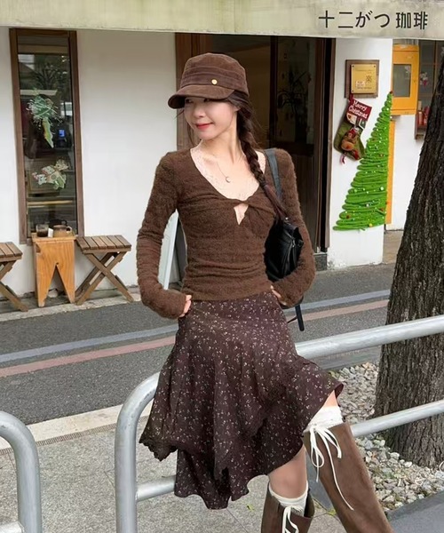AsheKsha(アシクシャ)の「レースの縁取りが施されたツイストシルエットのトップス(ニット/セーター・レディース・ブラウン・M)」の8枚目の写真