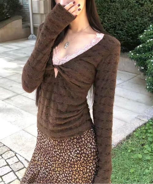 AsheKsha(アシクシャ)の「レースの縁取りが施されたツイストシルエットのトップス(ニット/セーター・レディース・ブラウン・M)」の9枚目の写真