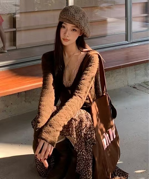 AsheKsha(アシクシャ)の「レースの縁取りが施されたツイストシルエットのトップス(ニット/セーター・レディース・ブラウン・M)」の12枚目の写真