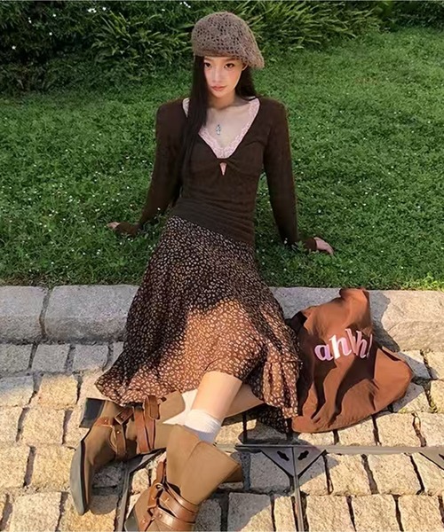 AsheKsha(アシクシャ)の「レースの縁取りが施されたツイストシルエットのトップス(ニット/セーター・レディース・ブラウン・M)」の16枚目の写真