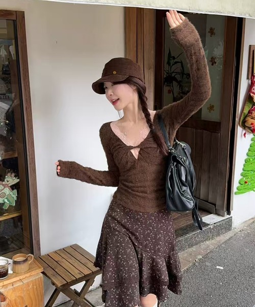 AsheKsha(アシクシャ)の「レースの縁取りが施されたツイストシルエットのトップス(ニット/セーター・レディース・ブラウン・M)」の21枚目の写真