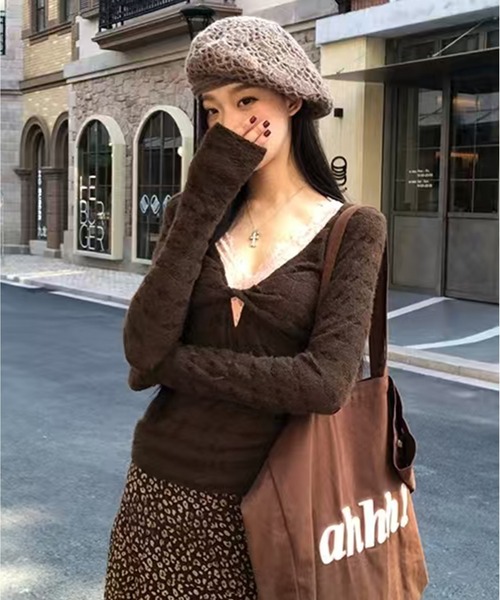 AsheKsha(アシクシャ)の「レースの縁取りが施されたツイストシルエットのトップス(ニット/セーター・レディース・ブラウン・M)」の22枚目の写真