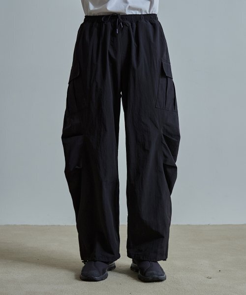 BALLUTE(バリュート)の「CURVED LINE PARACHUTE CARGO PANTS (BLACK)(スウェットパンツ・メンズ・その他・MEDIUM/LARGE)」の1枚目の写真