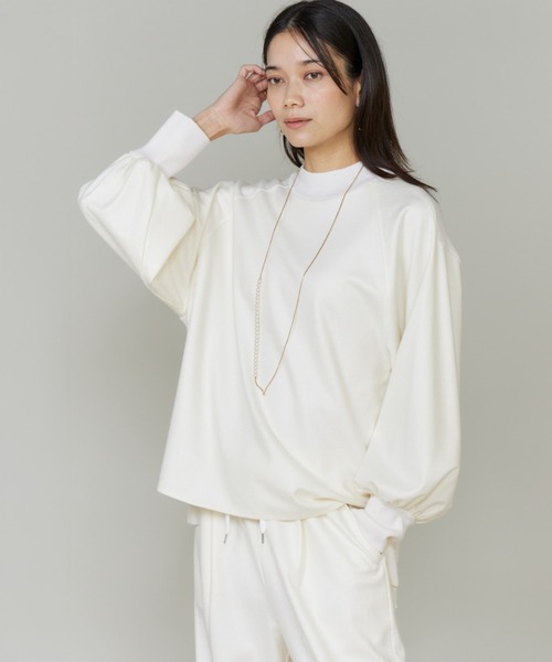 INED（イネド）の「圧縮スムースドッキングニットプルオーバー【セットアップ対応】（Tシャツ/カットソー・レディース・アイボリー/チャコールグレー・11号/9号）」の2枚目の写真