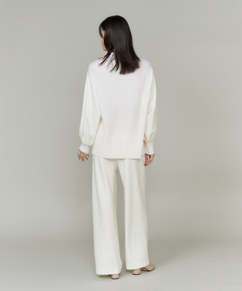 INED（イネド）の「圧縮スムースドッキングニットプルオーバー【セットアップ対応】（Tシャツ/カットソー・レディース・アイボリー/チャコールグレー・11号/9号）」の9枚目の写真