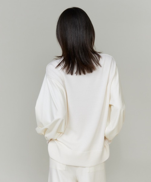 INED（イネド）の「圧縮スムースドッキングニットプルオーバー【セットアップ対応】（Tシャツ/カットソー・レディース・アイボリー/チャコールグレー・11号/9号）」の12枚目の写真