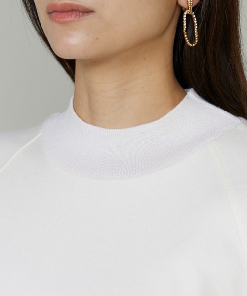 INED（イネド）の「圧縮スムースドッキングニットプルオーバー【セットアップ対応】（Tシャツ/カットソー・レディース・アイボリー/チャコールグレー・11号/9号）」の13枚目の写真