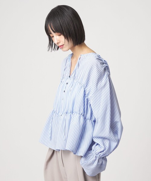EMMEL REFINES（エメルリファインズ）の「＜EMMEL REFINES＞EM ストライプ ギャザー ブラウス（シャツ/ブラウス・レディース・ライラック/ライトブルー/ホワイト・FREE）」の8枚目の写真
