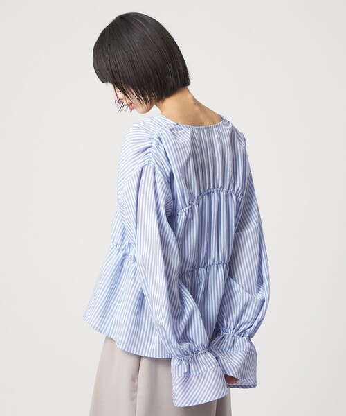 EMMEL REFINES（エメルリファインズ）の「＜EMMEL REFINES＞EM ストライプ ギャザー ブラウス（シャツ/ブラウス・レディース・ライラック/ライトブルー/ホワイト・FREE）」の9枚目の写真