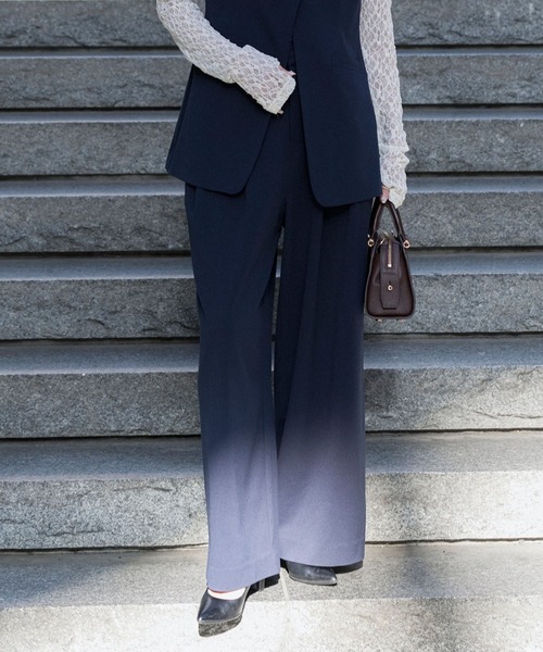 BAYFLOW（ベイフロー）の「【KARENさんコラボ】スラックス（スラックス・レディース・グレイッシュベージュ/ネイビー・SMALL/MEDIUM）」の2枚目の写真