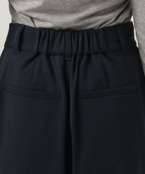 BAYFLOW（ベイフロー）の「【KARENさんコラボ】スラックス（スラックス・レディース・グレイッシュベージュ/ネイビー・SMALL/MEDIUM）」の4枚目の写真