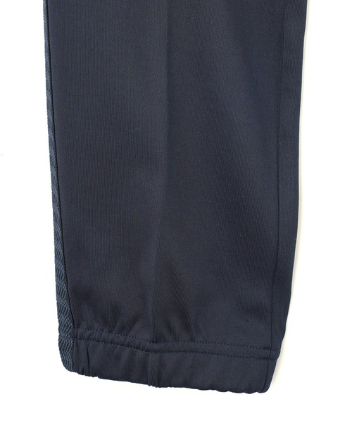 FRED PERRY(フレッドペリー)の「FRED PERRY TAPE DETAIL TRACK PANT T8522(その他パンツ・メンズ・ネイビー・L/M)」の3枚目の写真