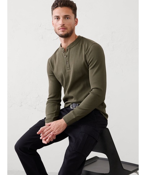 BANANA REPUBLIC FACTORY STORE(バナナリパブリック ファクトリーストア)の「BANANA REPUBLIC FACTORY STORE スタンダードフィット ミニリブ ヘンリーTシャツ 長袖ロンT(Tシャツ/カットソー・メンズ・ブラック/サックスブルー/オリーブ・S/XL/L/M)」の3枚目の写真