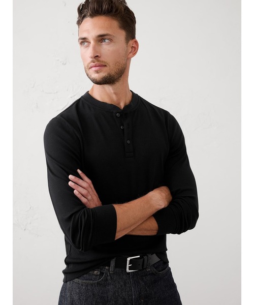 BANANA REPUBLIC FACTORY STORE(バナナリパブリック ファクトリーストア)の「BANANA REPUBLIC FACTORY STORE スタンダードフィット ミニリブ ヘンリーTシャツ 長袖ロンT(Tシャツ/カットソー・メンズ・ブラック/サックスブルー/オリーブ・S/XL/L/M)」の2枚目の写真