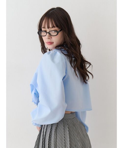 jouetie（ジュエティ）の「フリルカラーショートブラウス（シャツ/ブラウス・レディース・ブルー/オフホワイト・MEDIUM）」の10枚目の写真
