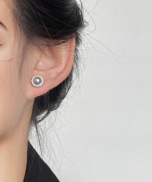 yu-ka（ユーカ）の「YU-KA:クラシックパールピアス Classic Pearl pierce（ピアス（両耳用）・レディース・グレー・FREE）」の2枚目の写真